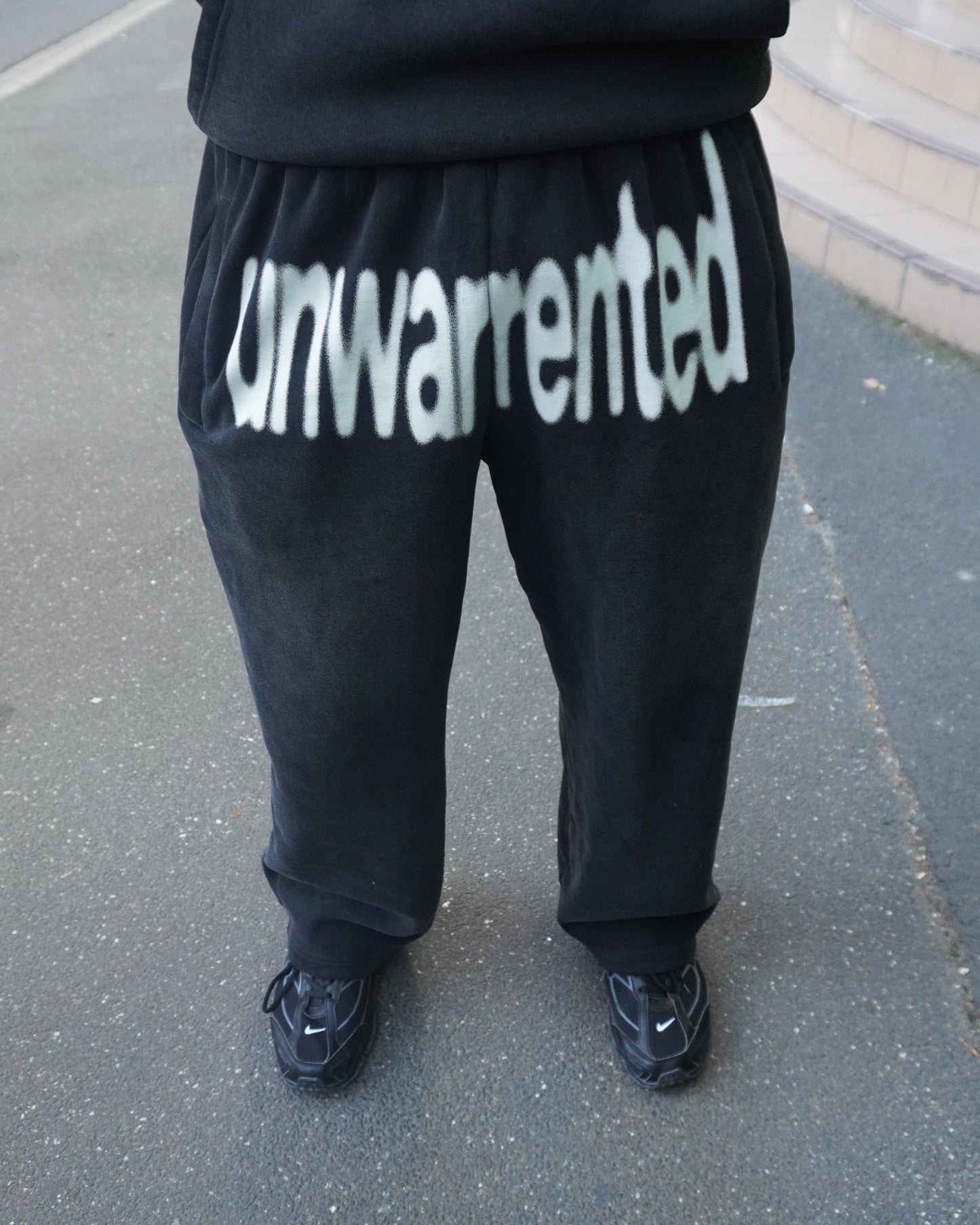 001 SWEATPANTS