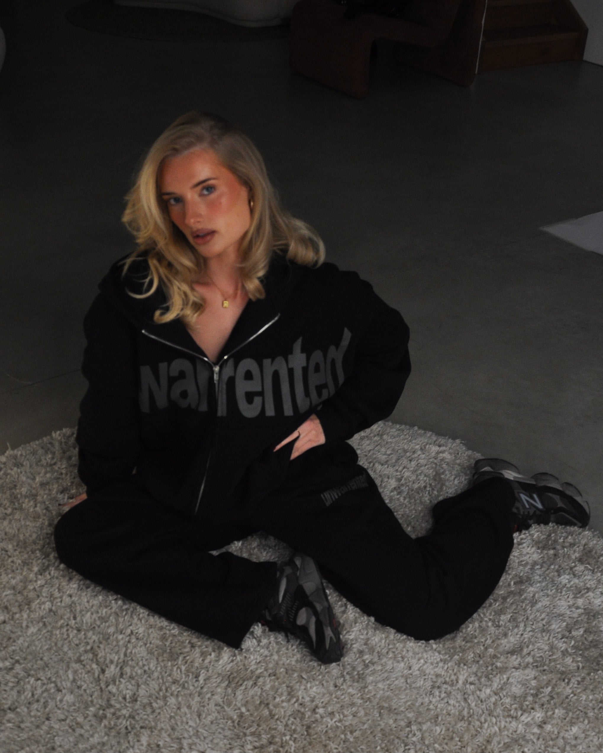 004 ZIP HOODIE