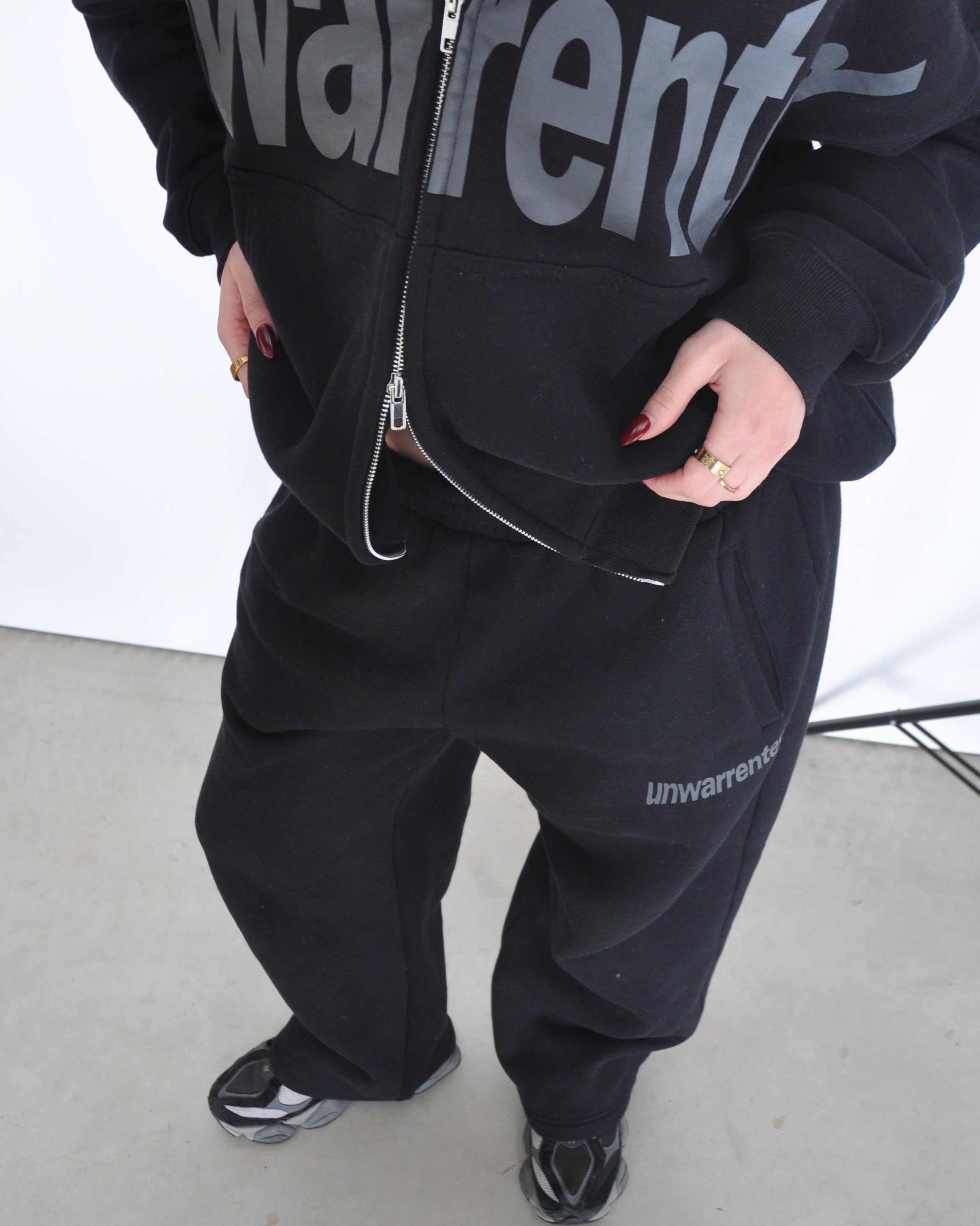 004 SWEATPANTS